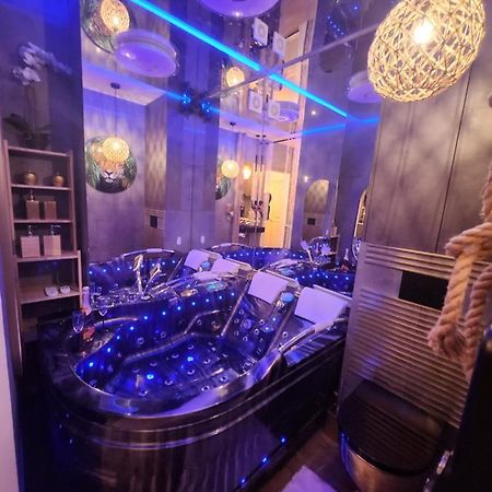 Warszawa Wola Wyjatkowe Studio Z Jacuzzi, Sauna I Fotelem Do Masazu - Exceptional Studio In Warsaw With Jacuzzi, Sauna And Massage Chair Zewnętrze zdjęcie